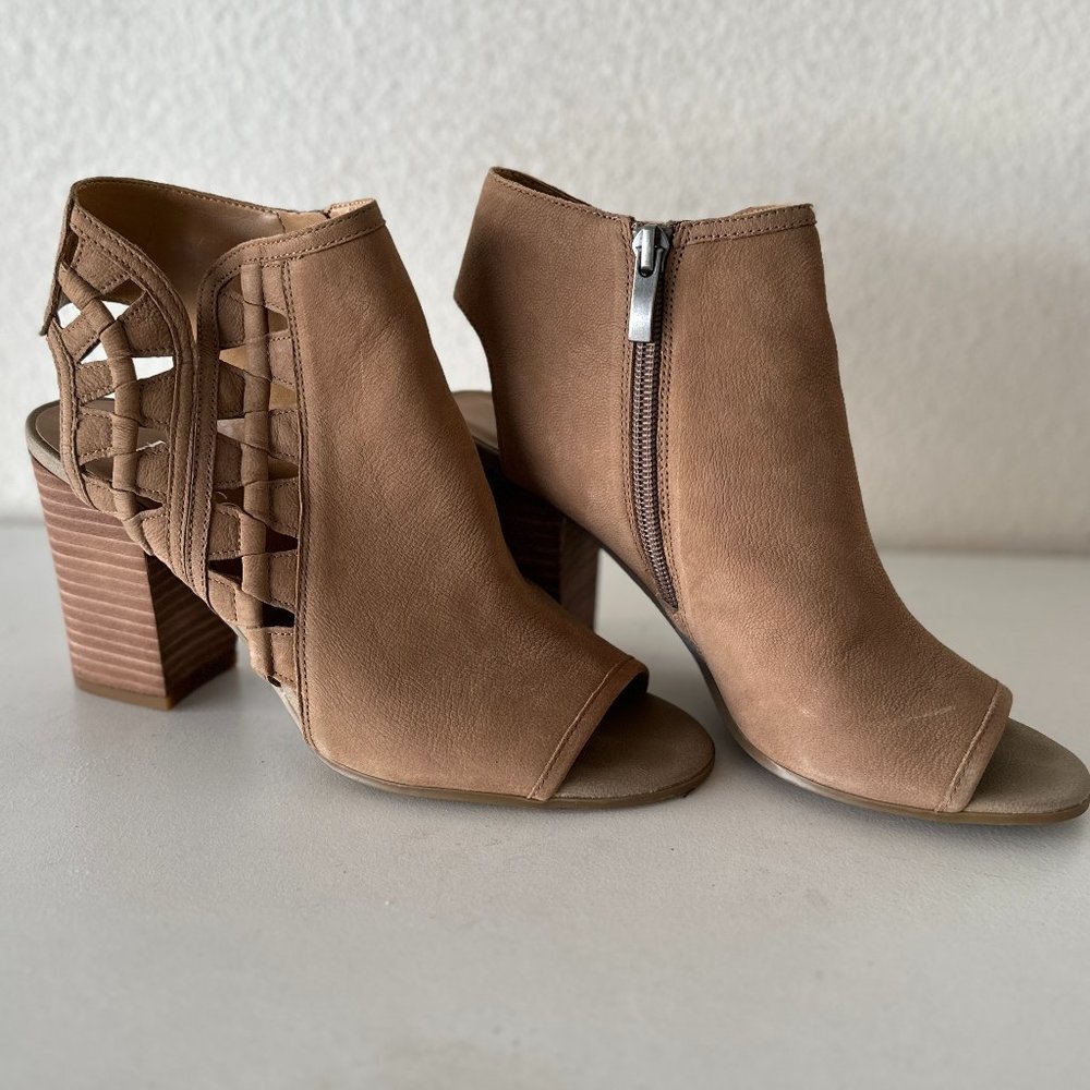 Franco Sarto Suede Heels Ankle Booties Peep Toe Side Zipper Gorgeous Boot Design